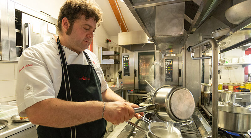 davide_odore_chef_preparazione_in_cucina.jpg