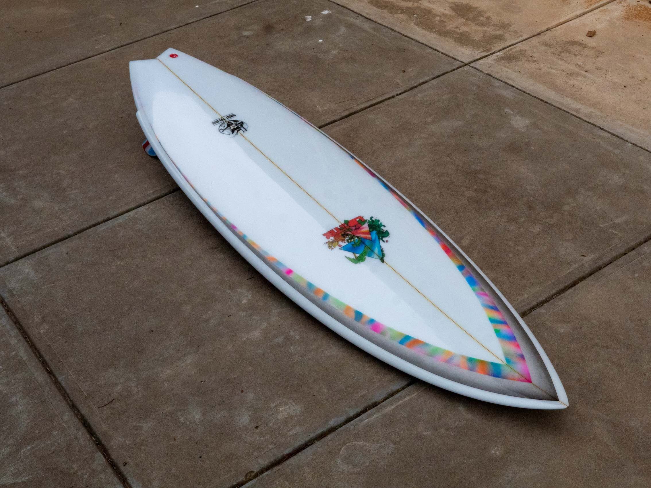 Lipstix Advanced Twin: Photo Dims: 6'0" x 19 1/4" x 2 7/16"