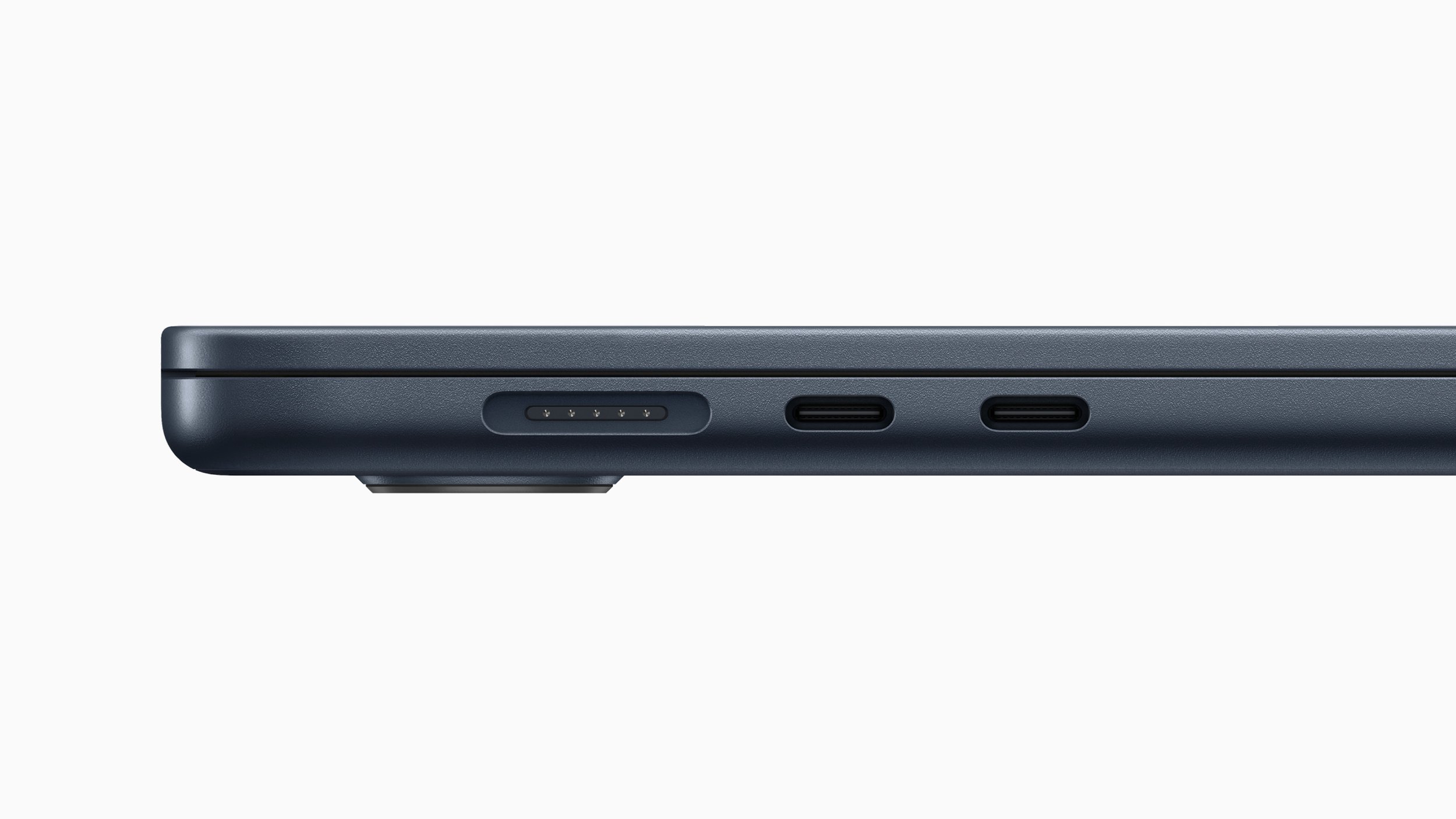 Apple-WWDC23-MacBook-Air-15-in-MagSafe-charging-230605.jpg