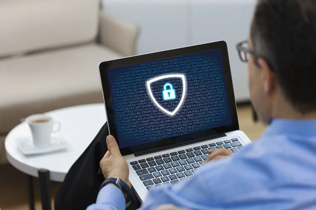 Cybersikkerhet for norske bedrifter – illustrasjon av digital beskyttelse