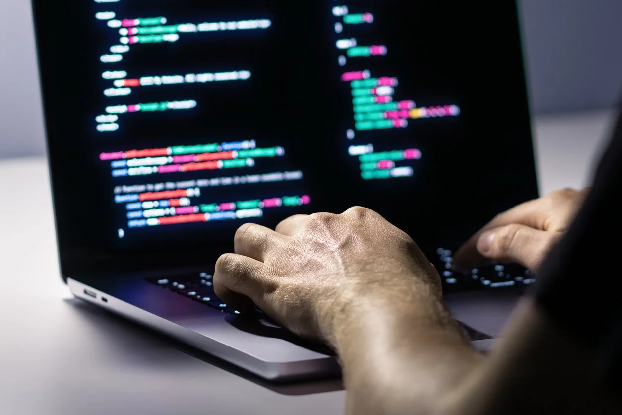 to hender på en datamaskin som kjører et script