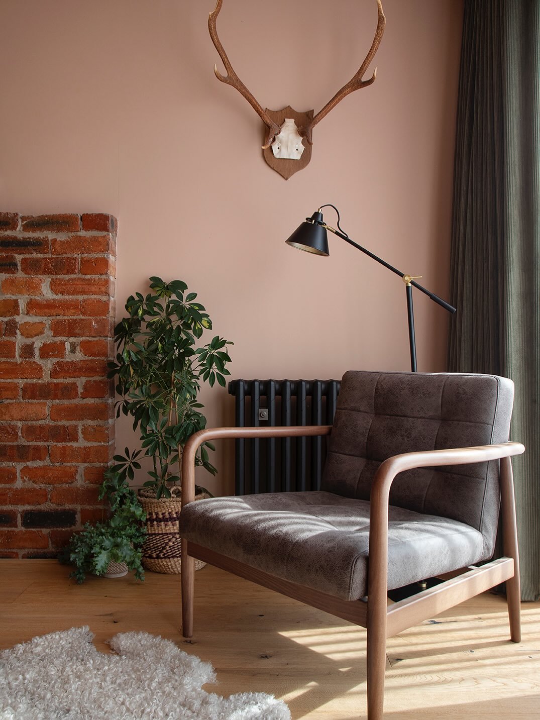 The Power of Pause 🤍

In the rush of everyday life, how often do we stop?

This corner was created with that question in mind, a quiet nook designed for grounding, reflecting, and simply being.

The light filters through the sheers like a gentle rem