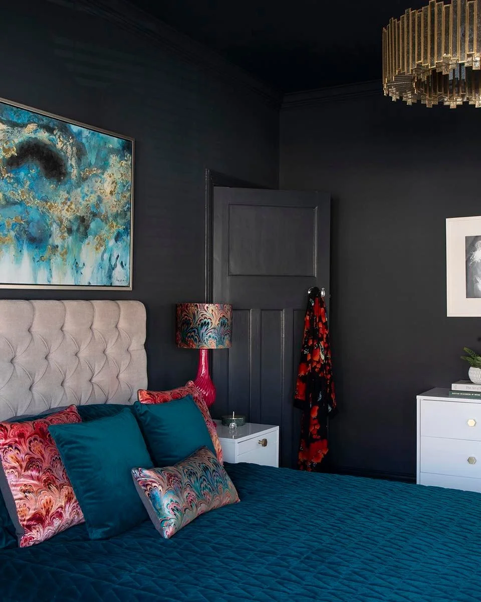 Held in Colour
Colour can hold you if you let it.
Here, the walls and ceiling are drenched in deep black with soft blue undertones, a tone that feels calm, confident and quietly powerful. It removes contrast and quiets the mind. The energy softens,