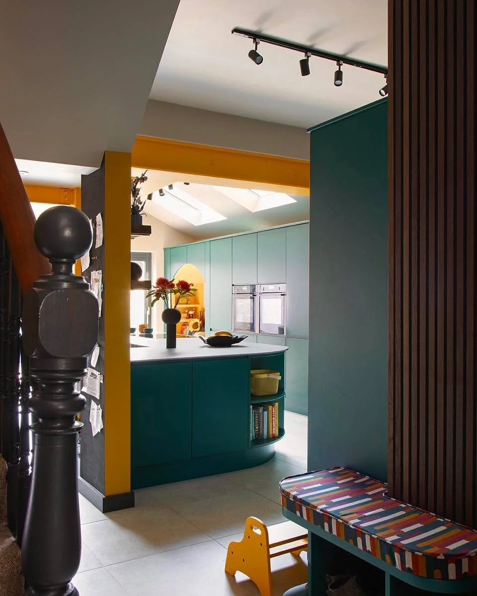 Every soulful home needs structure.
Before you even step into this kitchen, the rhythm of the day has already been thought through.
Shoes off, coats away, everything has its place. The flow moves naturally from the cloak area into the breakfast cup