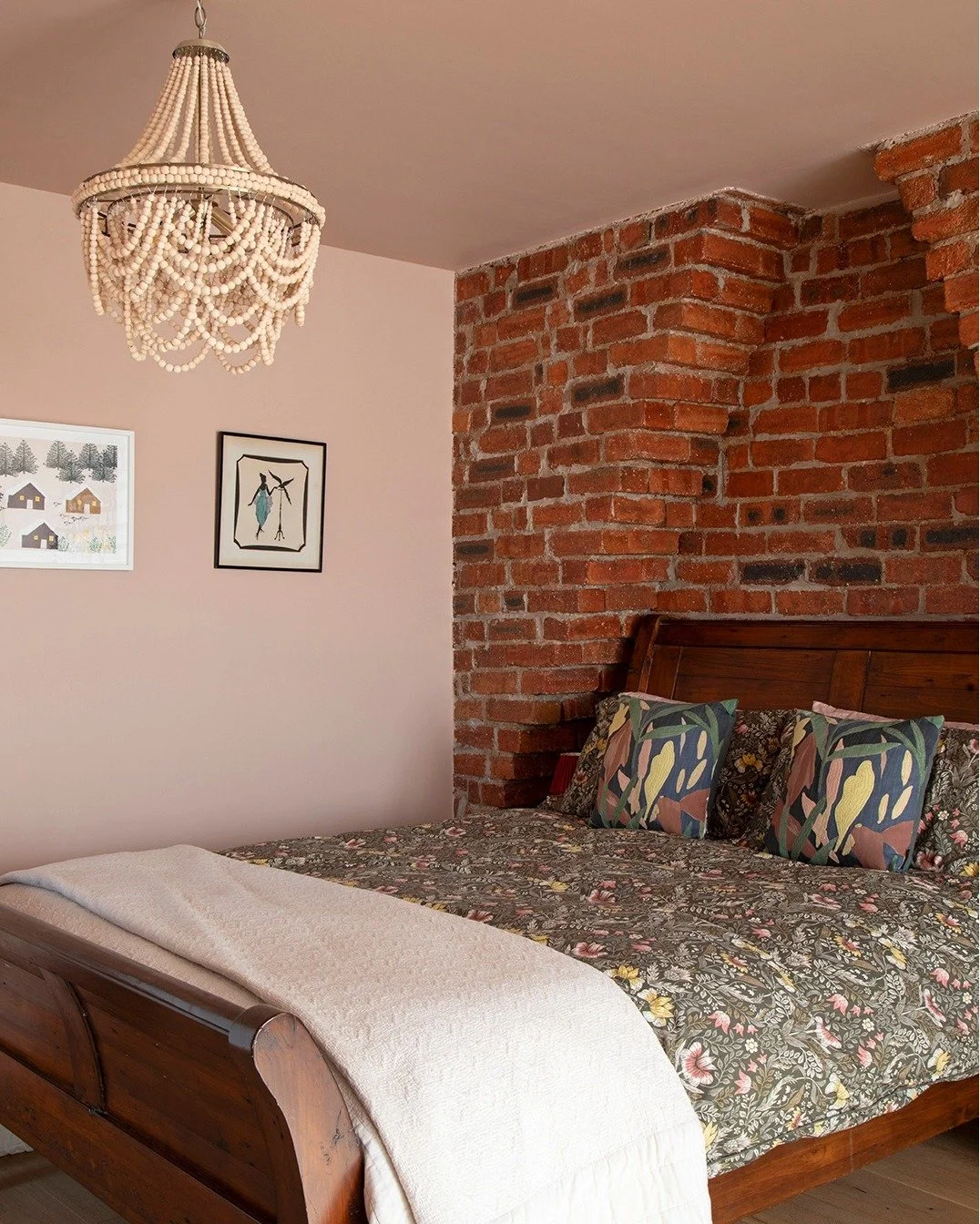 There is a quiet kind of self-respect in how we treat our spaces.

The room where you get dressed in the morning.
The corner where you drop your bag at the end of the day.
The chair where you finally sit down with a cup of tea.

These places are ofte