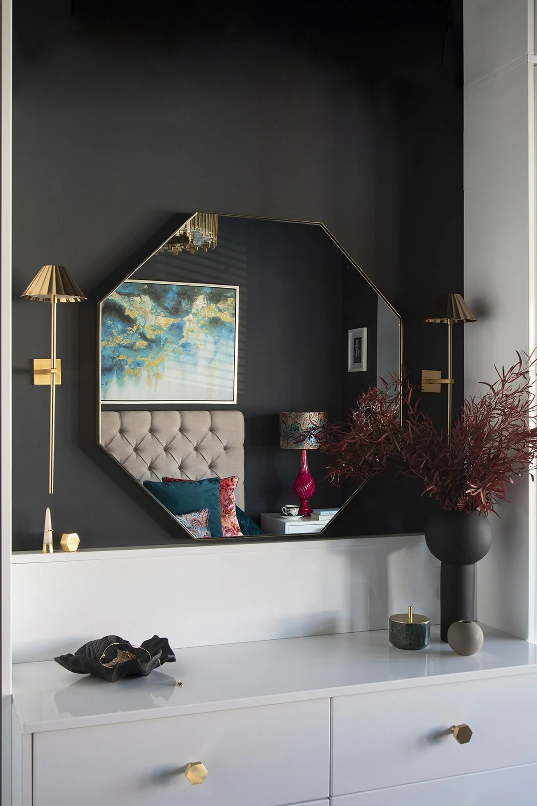 whitley-bay-bedroom-octagonal-mirror-dressing-area.jpg