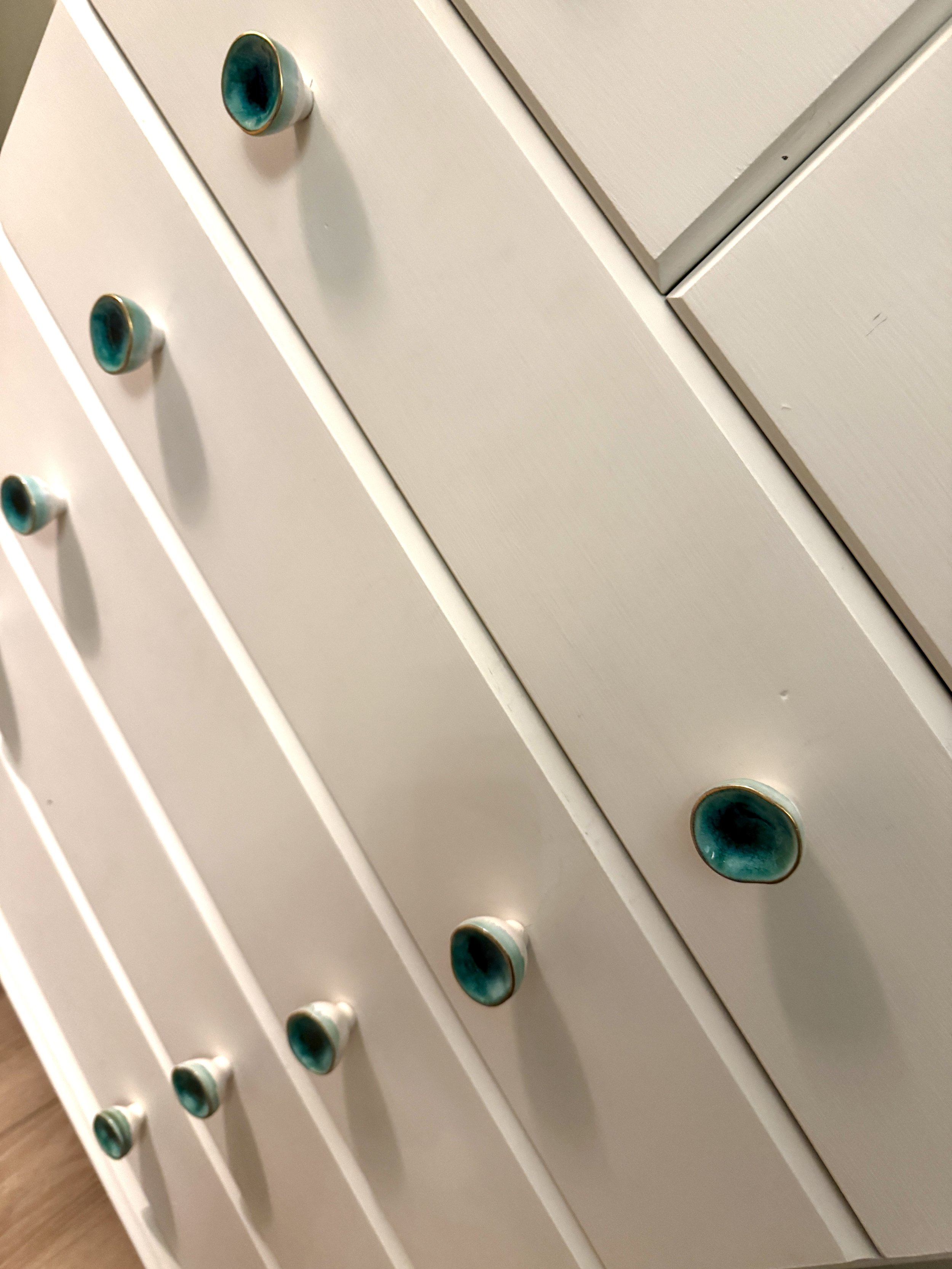 county-durham-principal-bedroom-reclaimed-upcycled-drawer-knob-detail.JPG