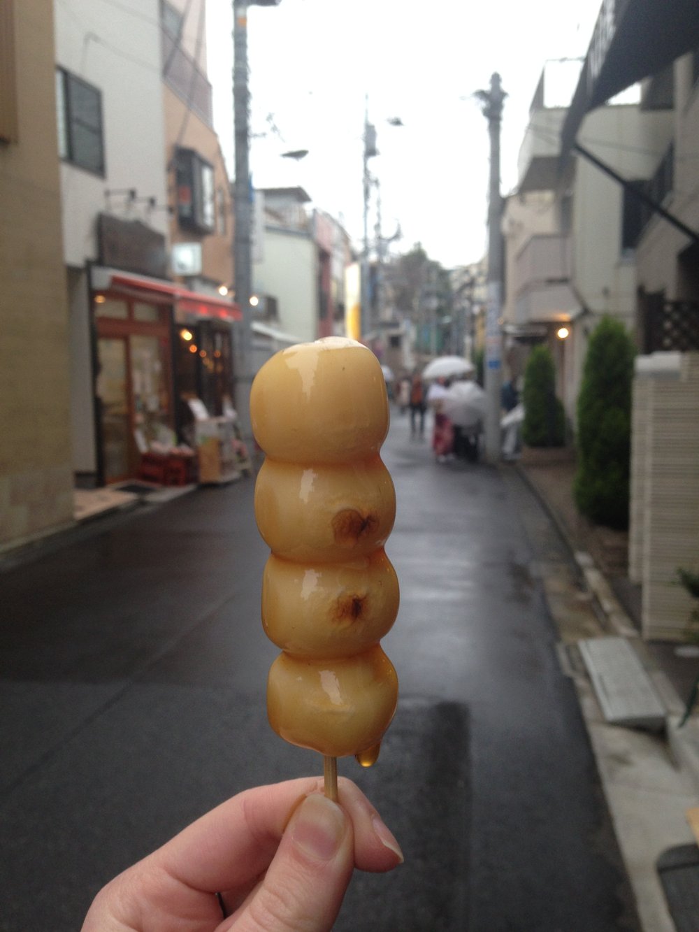 Mitarashi dango er en annen klassiker som har en soyasausbasert sirup over seg.
