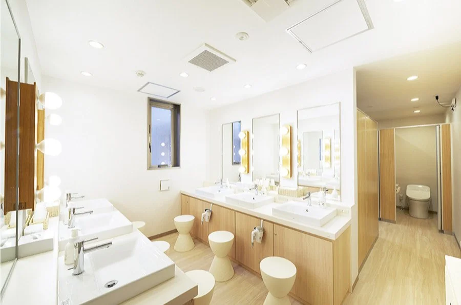  Mange av hostellene og økonomihotellene har “Women’s Only”-etasjer. Foto: https://sotetsu-hotels.com/en/pocket-hotel/karasuma/ 