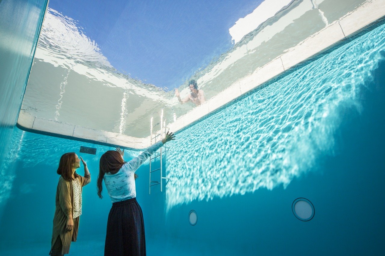  Leandro Erlichs verk The Swimming Pool er et av museets høydepunkter. ©Kanazawa City 