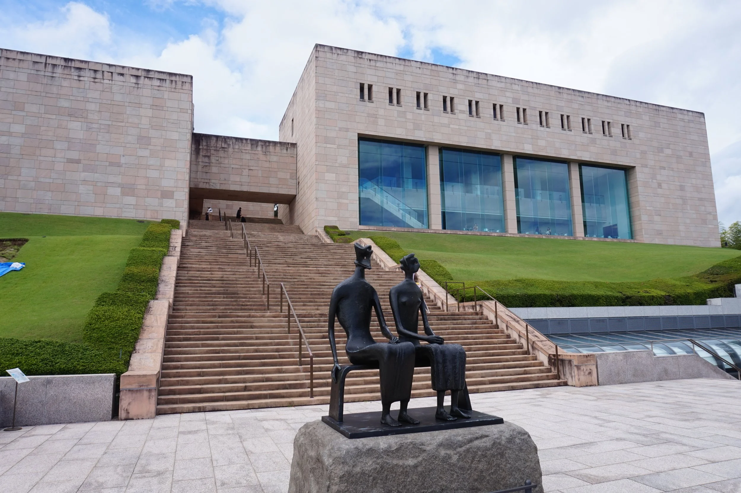  MOA har en spennende arkitektur der byggets utforming nesten er å regne som en del av kunstsamlingen. 