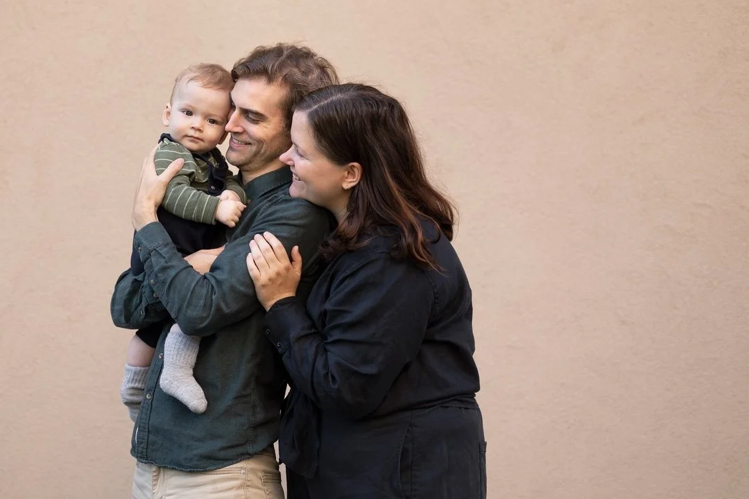 I dag fikk denne familien sine bildeprodukter. Og dette bilde skal f&aring; henge p&aring; en vegg.

Egentlig skulle dette v&aelig;re ei nyf&oslash;dtfotografering, men den endte opp som ei familiefotografering da gutten plutselig var blitt noen m&ar