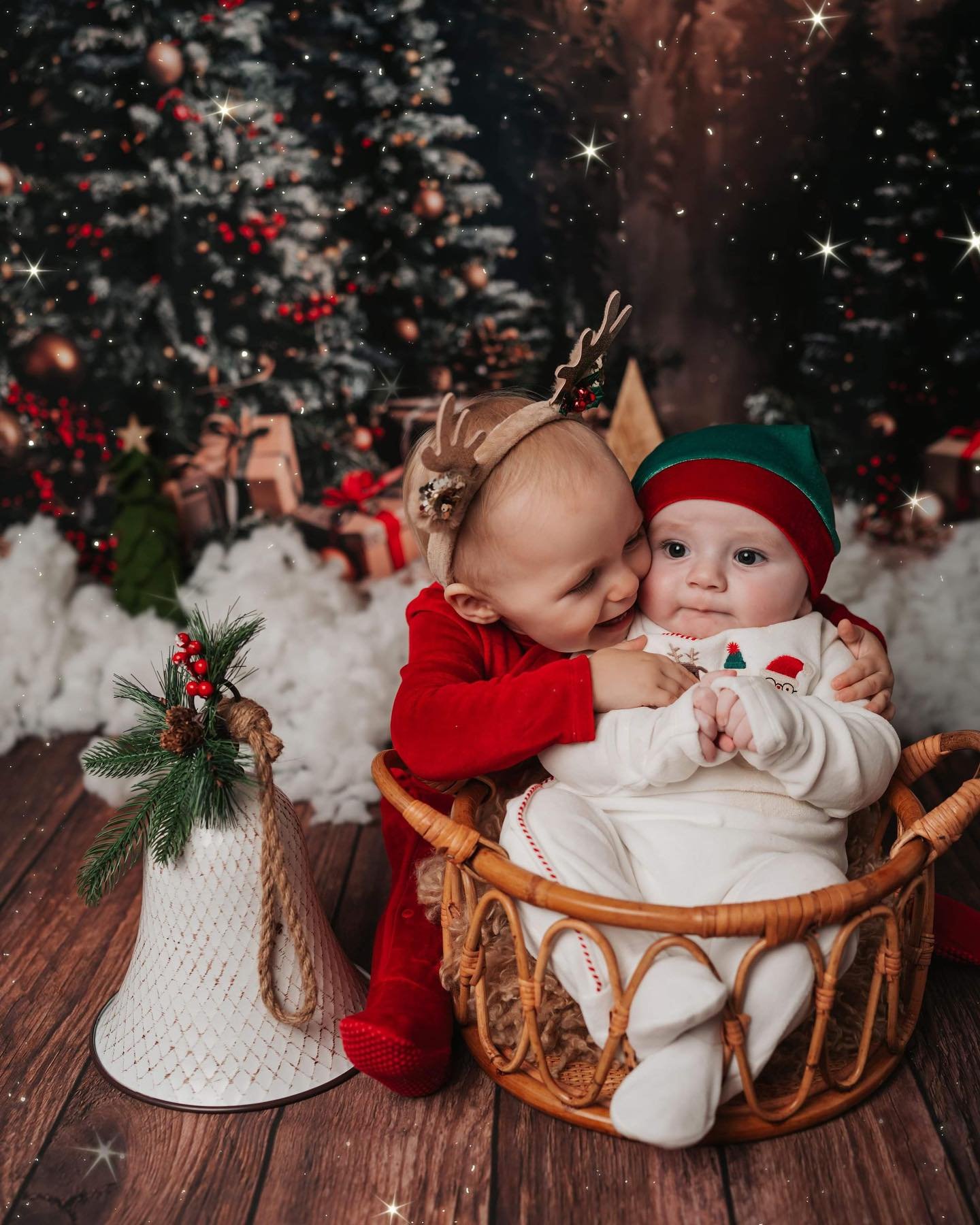 Soo happy to have Christmas photoshoots / mini sessions are on now! 

These create Christmas gifts and presents for a whole family and you can keep these memories to cherish forever. 

It&rsquo;s so great to see children grow and my clients come back