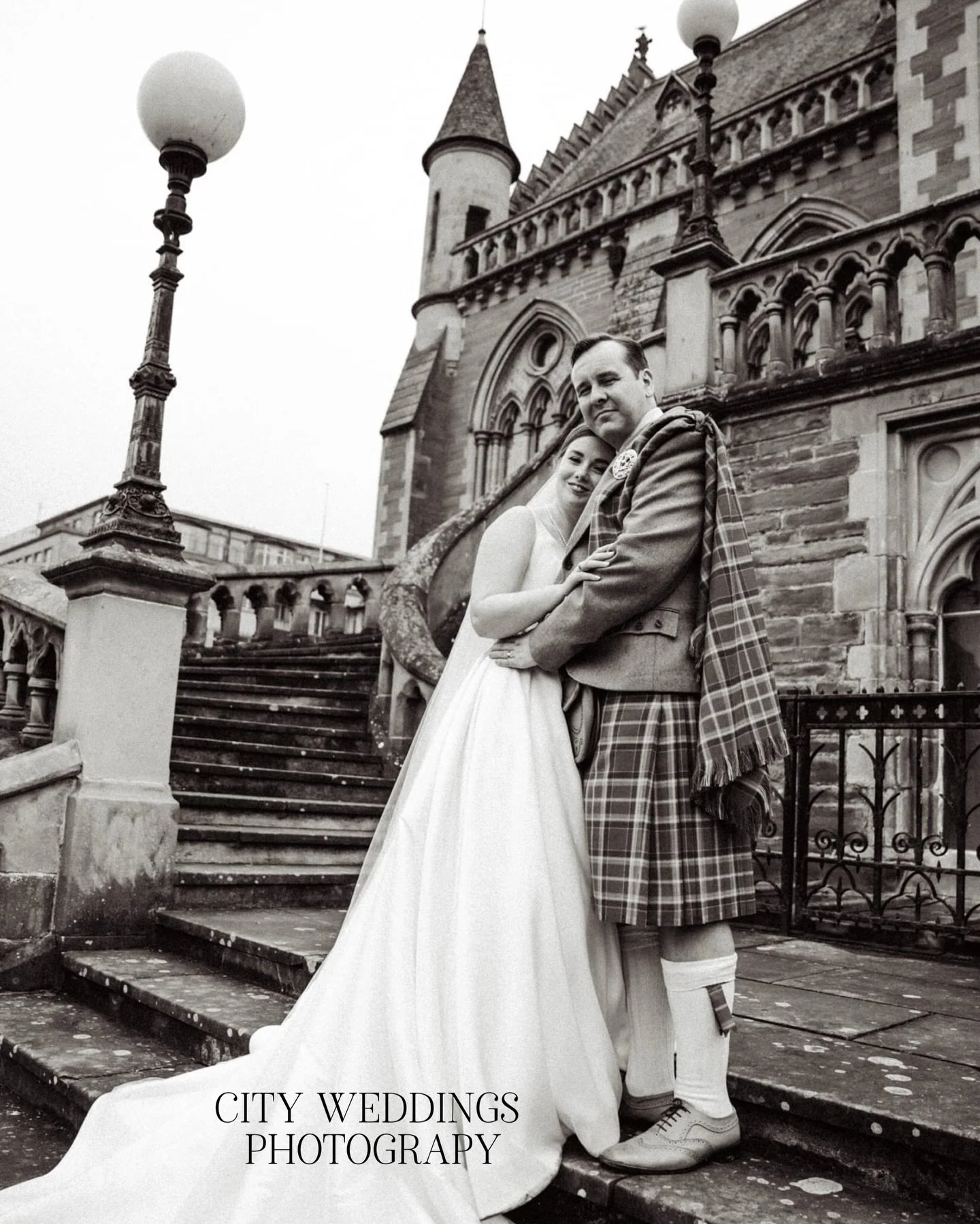 Fallen in love with Black and White 

Dundee McManus Museum &amp; Art Gallery is such an iconic setting for a city wedding. 

The architecture, the arches, the stone textures &mdash; it creates the most timeless backdrop for romantic portraits.

I lo