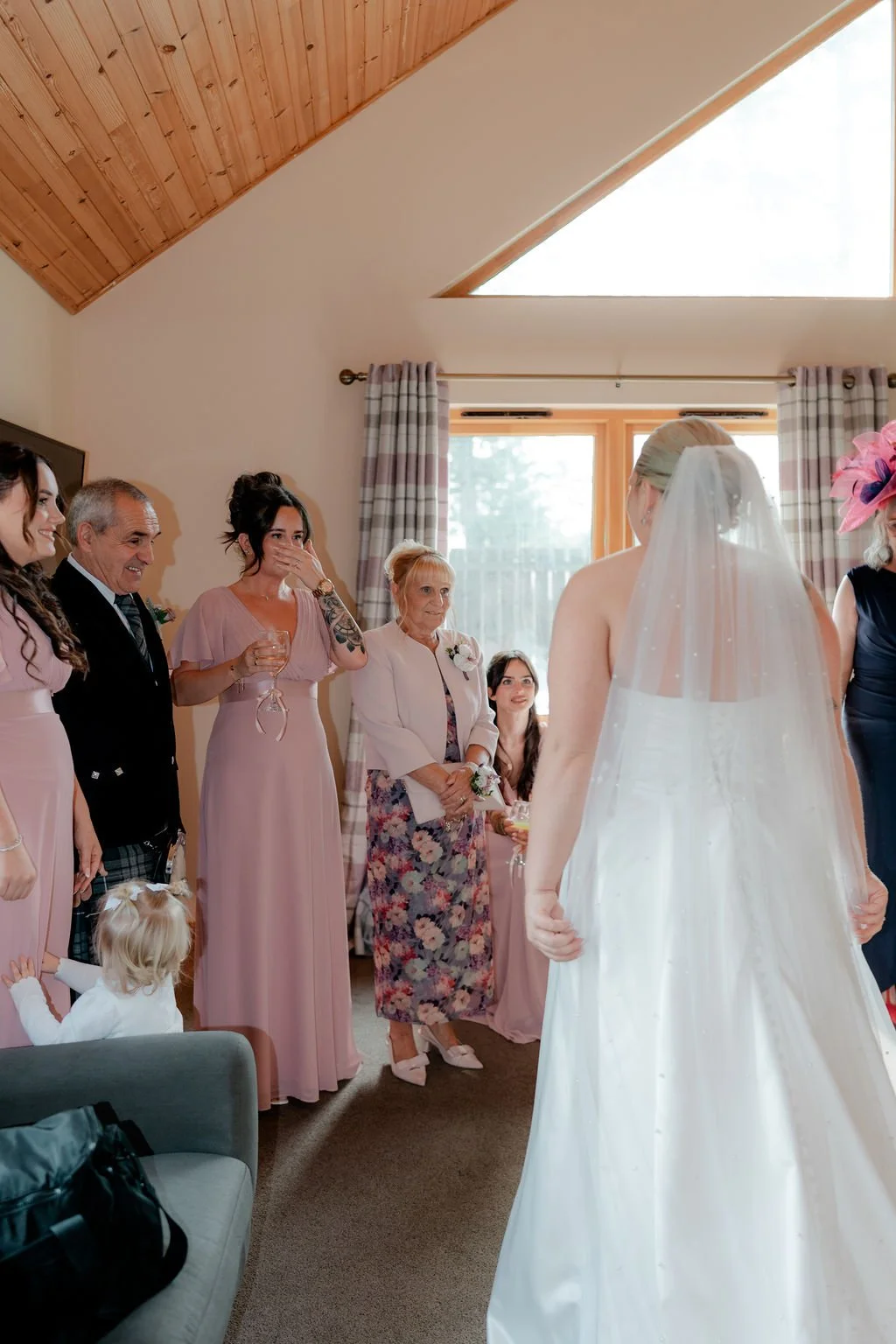 Relaxed family moment during bridal preparations at Piperdam Resort