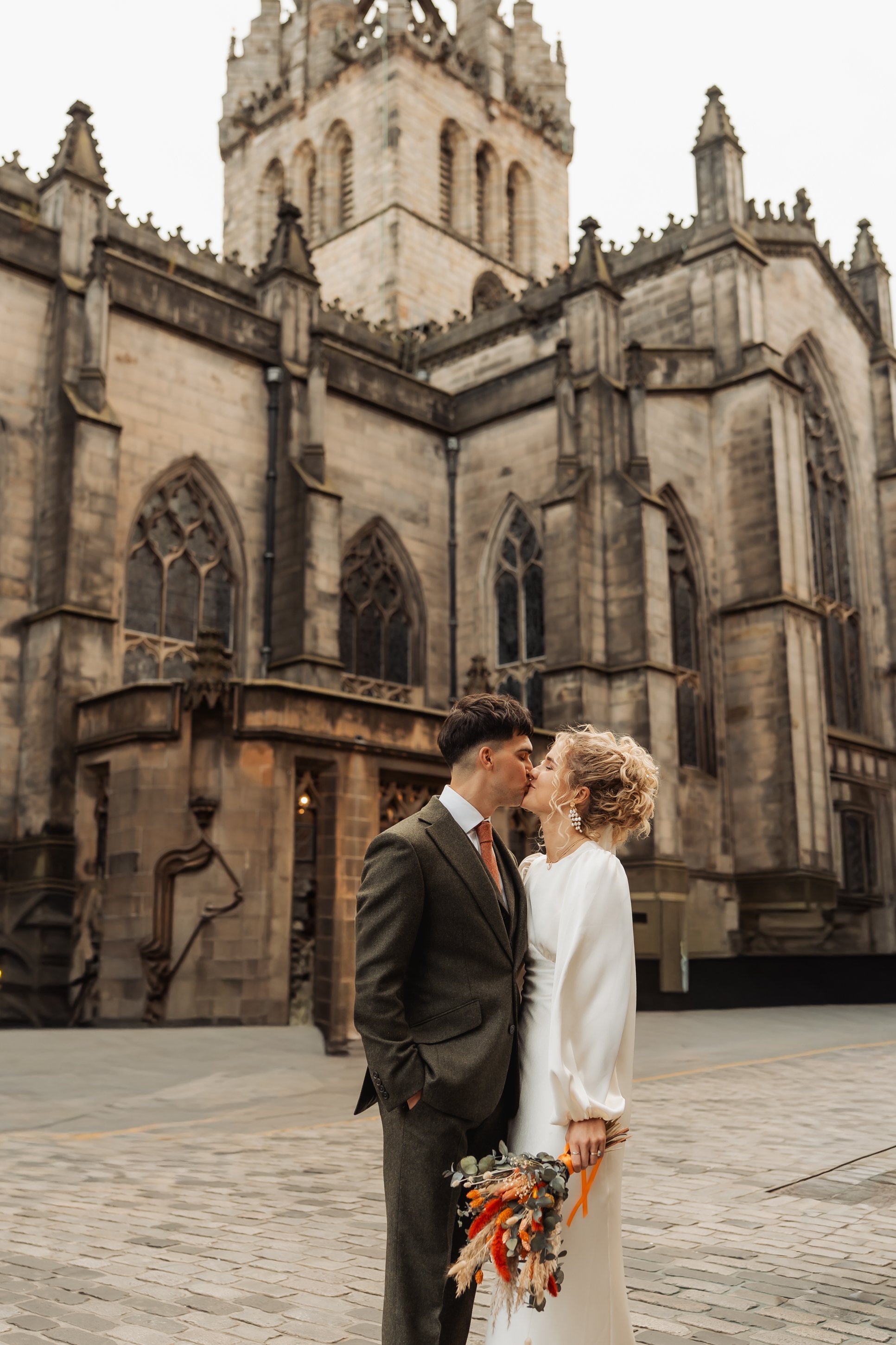 intimate city wedding photography in central Edinburgh