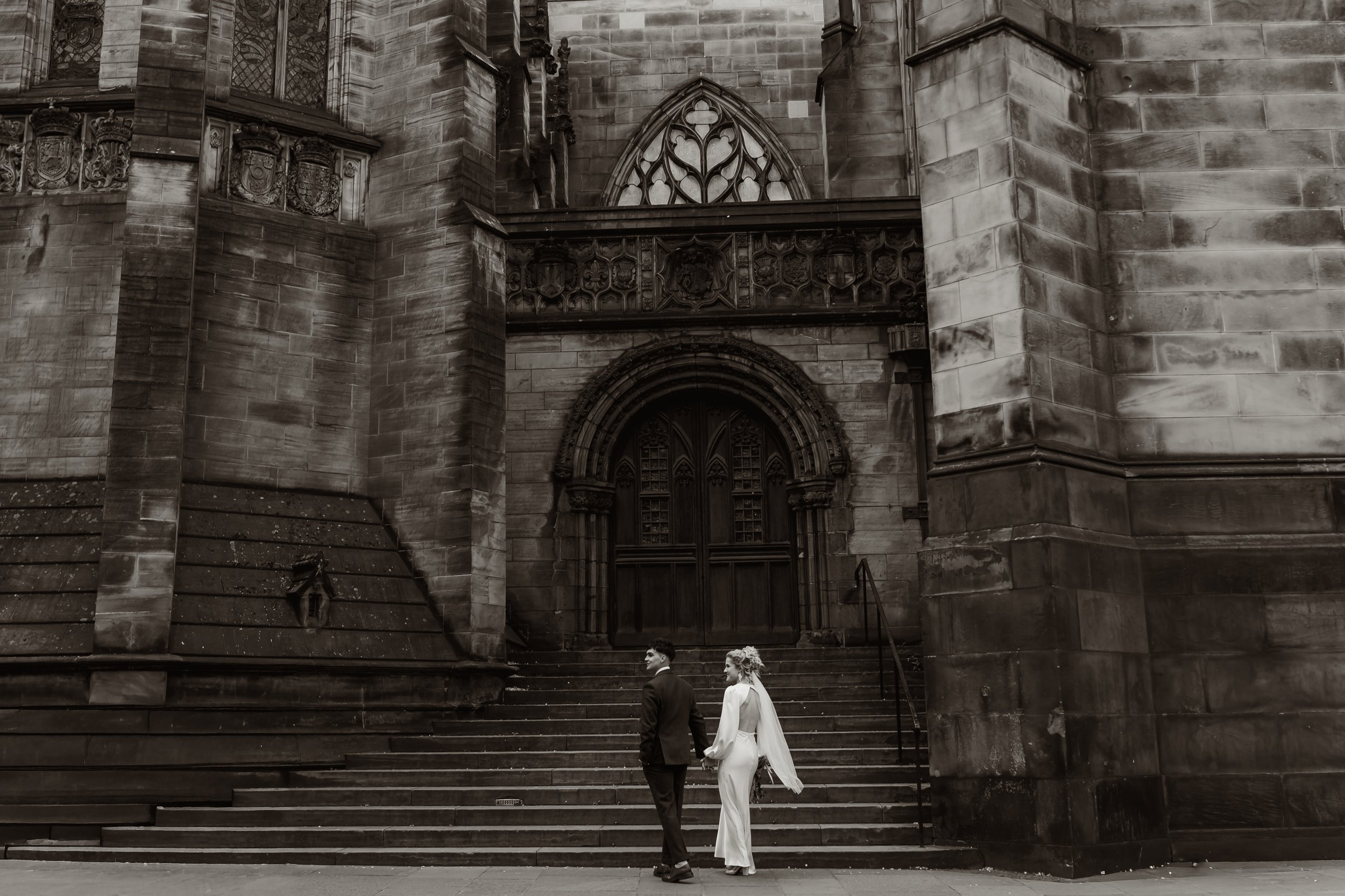 relaxed Edinburgh wedding portraits near St Giles Cathedral