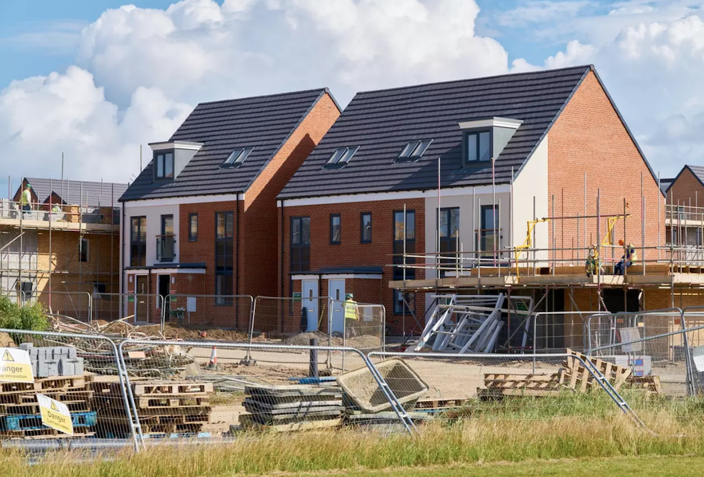 EV charge points mandated at English new build residential, workplaces and supermarkets