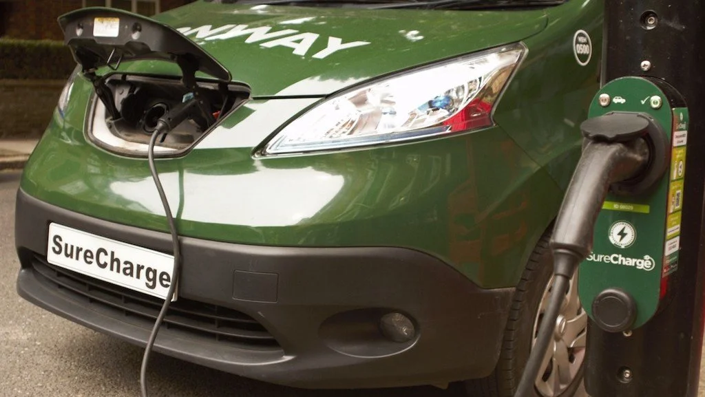 Hammersmith &amp; Fulham to fit EV chargers at 2000 streetlight columns