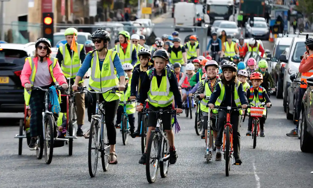 Interactive tech gives Glasgow bike bus priority at problem junction