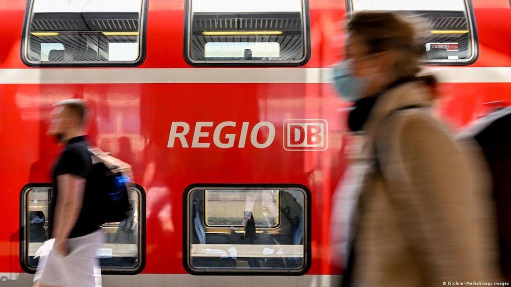 Germany to introduce €49/month public transport pass