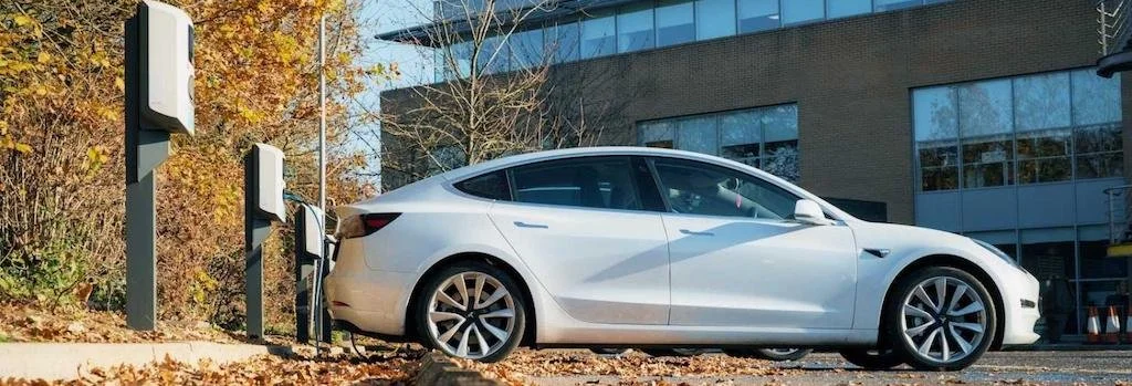 Survey suggests only 10% of EV drivers make use of workplace charging