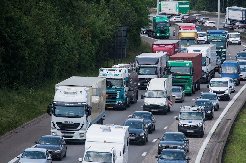 European Commission brings forward CO2 reduction targets for trucks and buses
