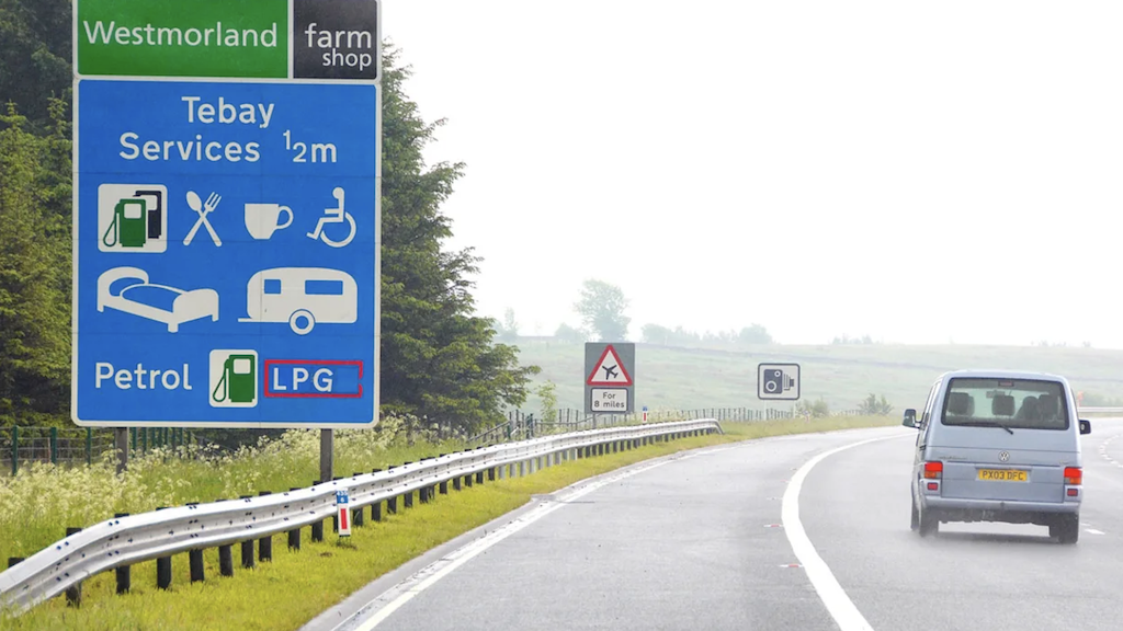 Government to pilot ten motorway services for rapid charging upgrade