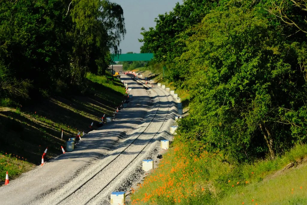 EWR pushes for discontinuous electrification with hybrid battery trains