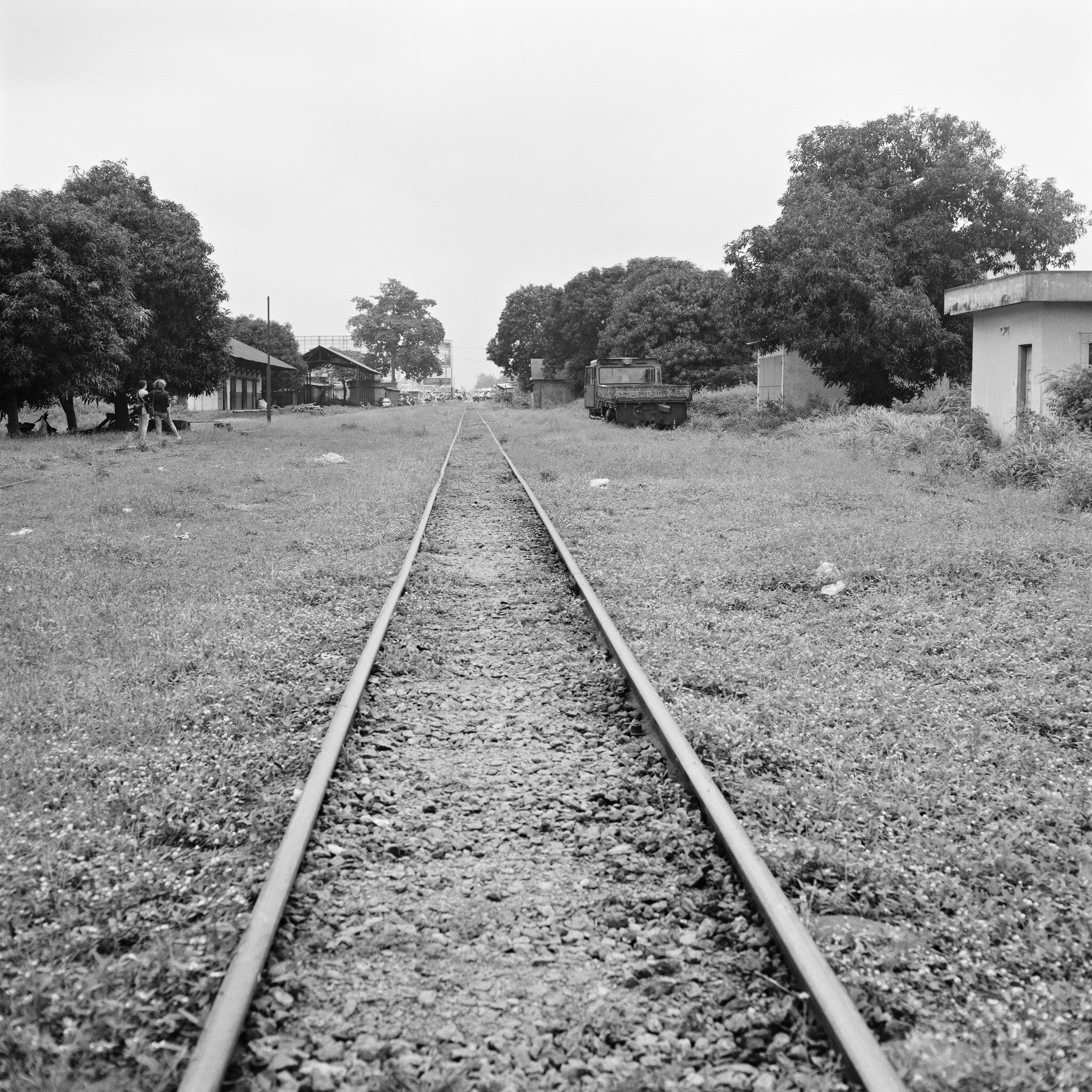 La gare abandonn&eacute;e de Bohicon 
Retrouver une part de soi dans les lieux que l'ont traverse. Une s&eacute;rie photographique par H&eacute;l&egrave;ne Amouzou. 
Des &eacute;changes r&eacute;alis&eacute;s dans le cadre des Rencontres Photographiq