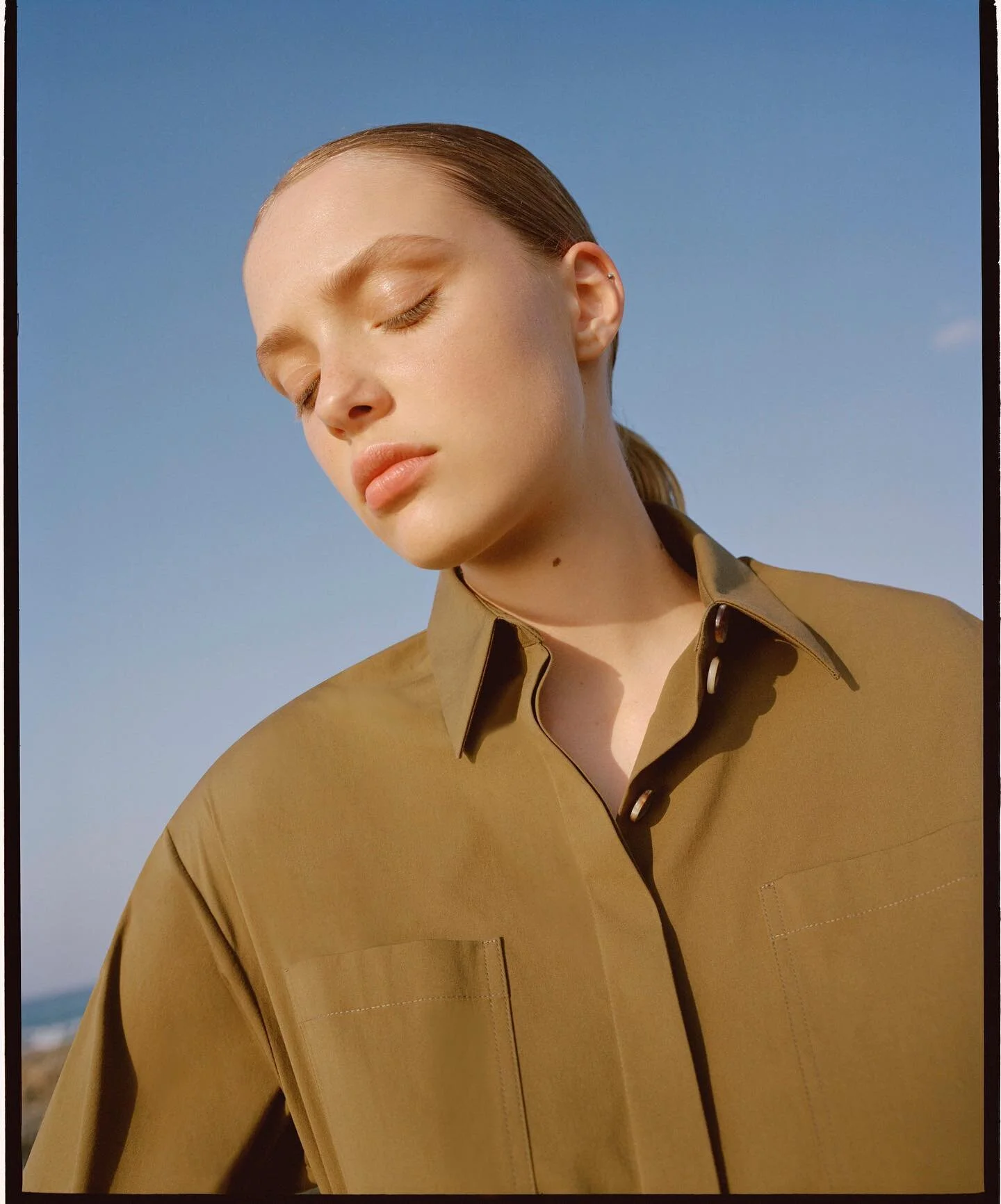 Mother nature giving us little bursts of Spring and optimism in NYC 💛 @bergdorfs