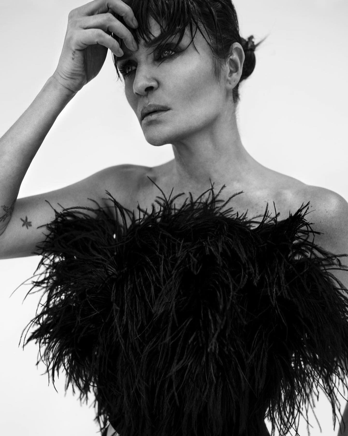 One more from this incredible day working with Helena Christensen x @numero_netherlands Photographed by @agataserge 💚💚💚

Photography: @agataserge / @exclusiveartists
Talent: @helenachristensen
Editor in Chief: @timiletonja
Styling: @kriss_vx
Styli