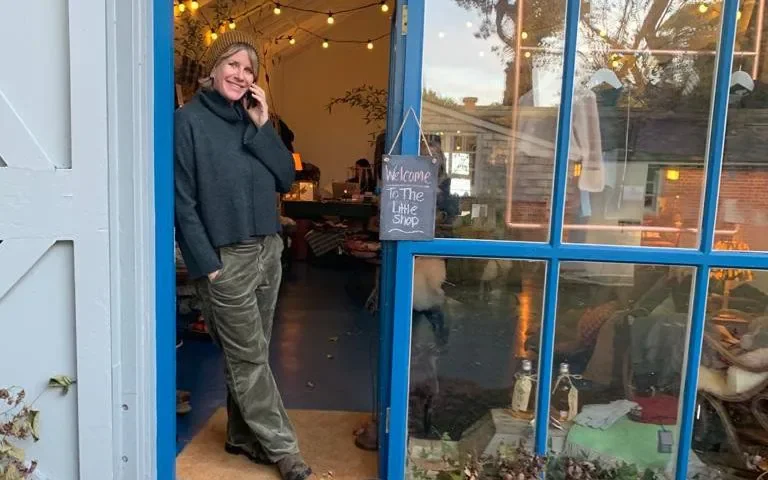 Fiona Golfar featuring Emmeli Kimhi's flowers in her shop