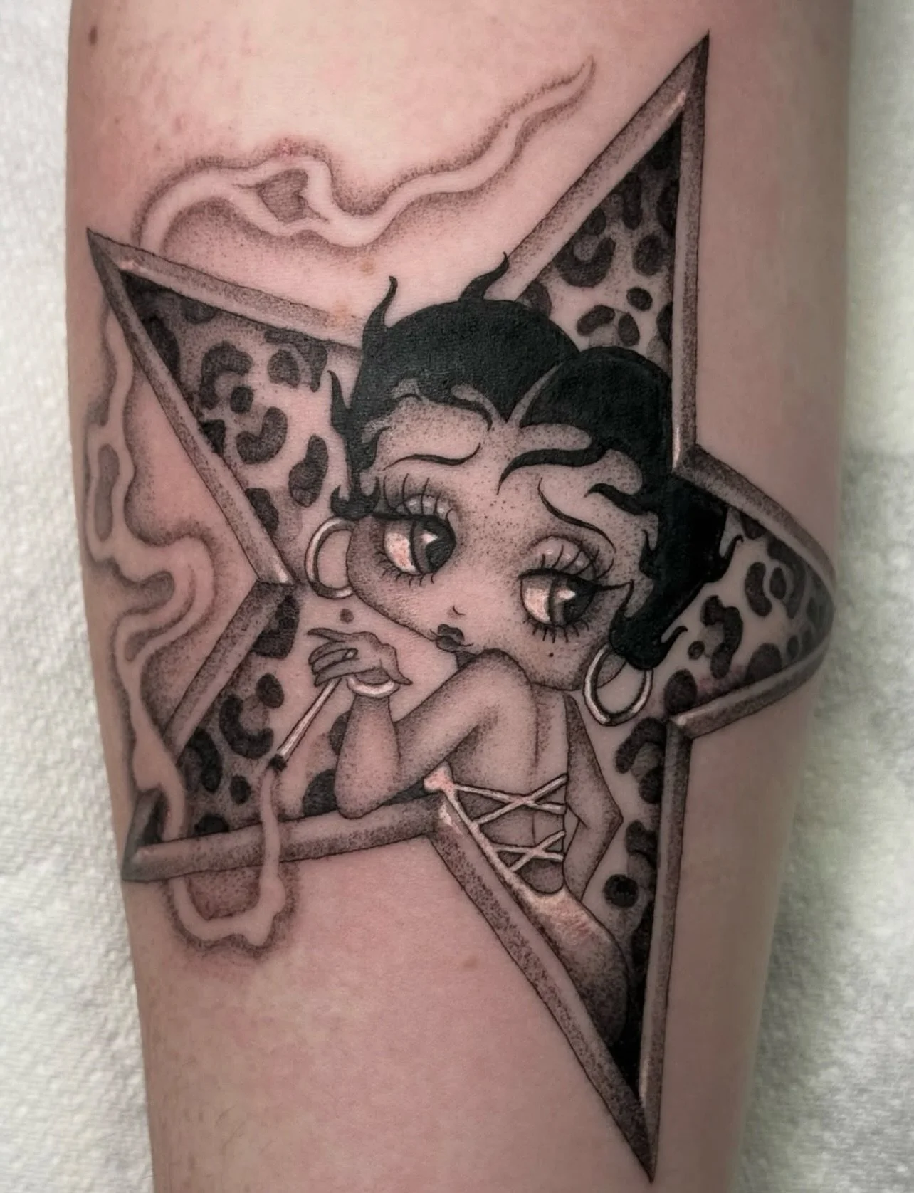 Regular Guest Artist @lauramayartist 🌟 

Next with us:
17 - 19 July

Click the link in Laura&rsquo;s bio @lauramayartist to book in with her 🐾

Ready for your next tattoo? Request it now via the link in our bio @auraninetyfour 🔗 

#tattoo #auranin