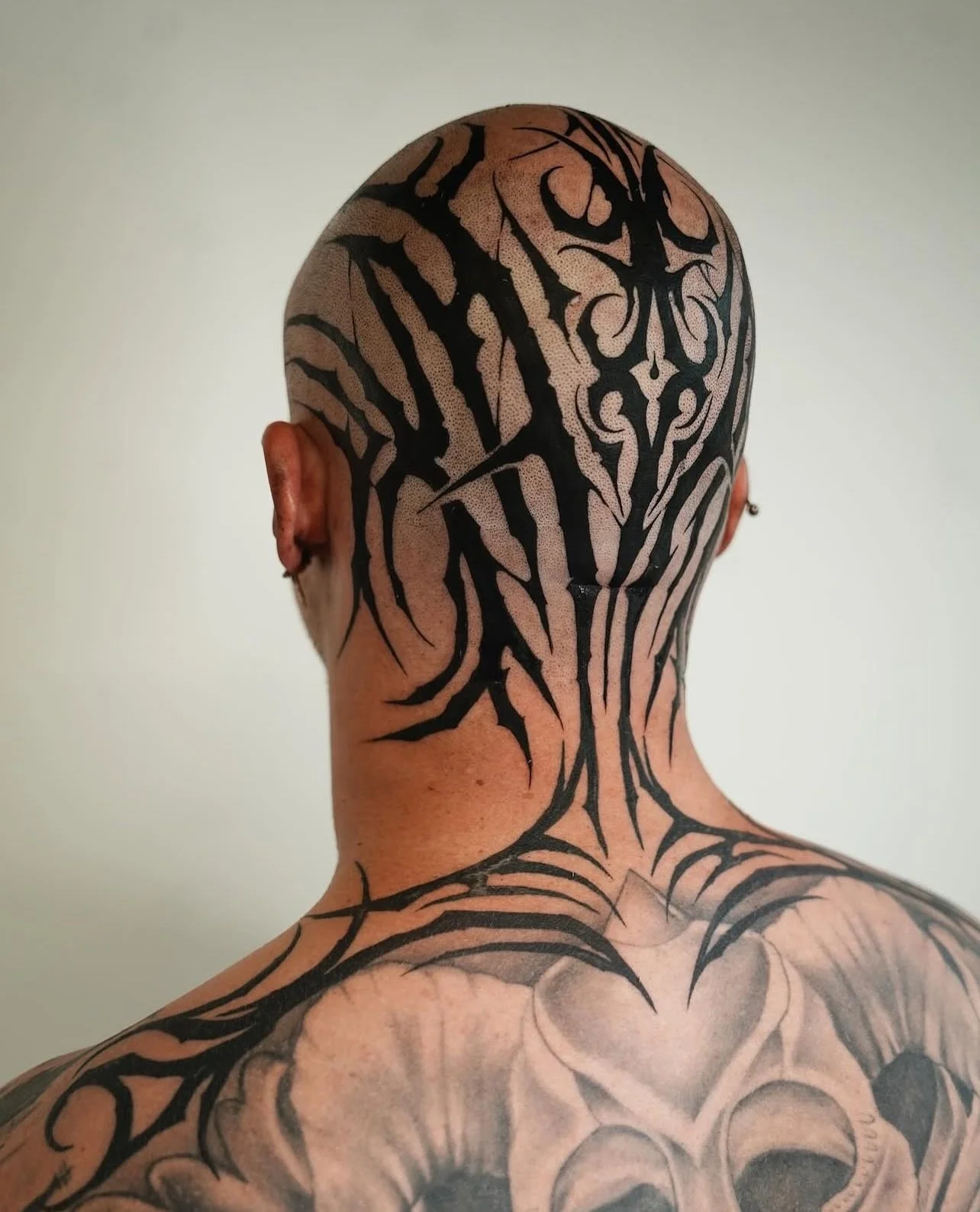 @nooirtattoo 🖤 Blackwork head piece by our resident artist Dominga 🤩 Swipe to see the freehand drawing for this one! 

Click the link in Dominga&rsquo;s bio @nooirtattoo to request an appointment ✉️✨

Get booked in with one of our artists via the c