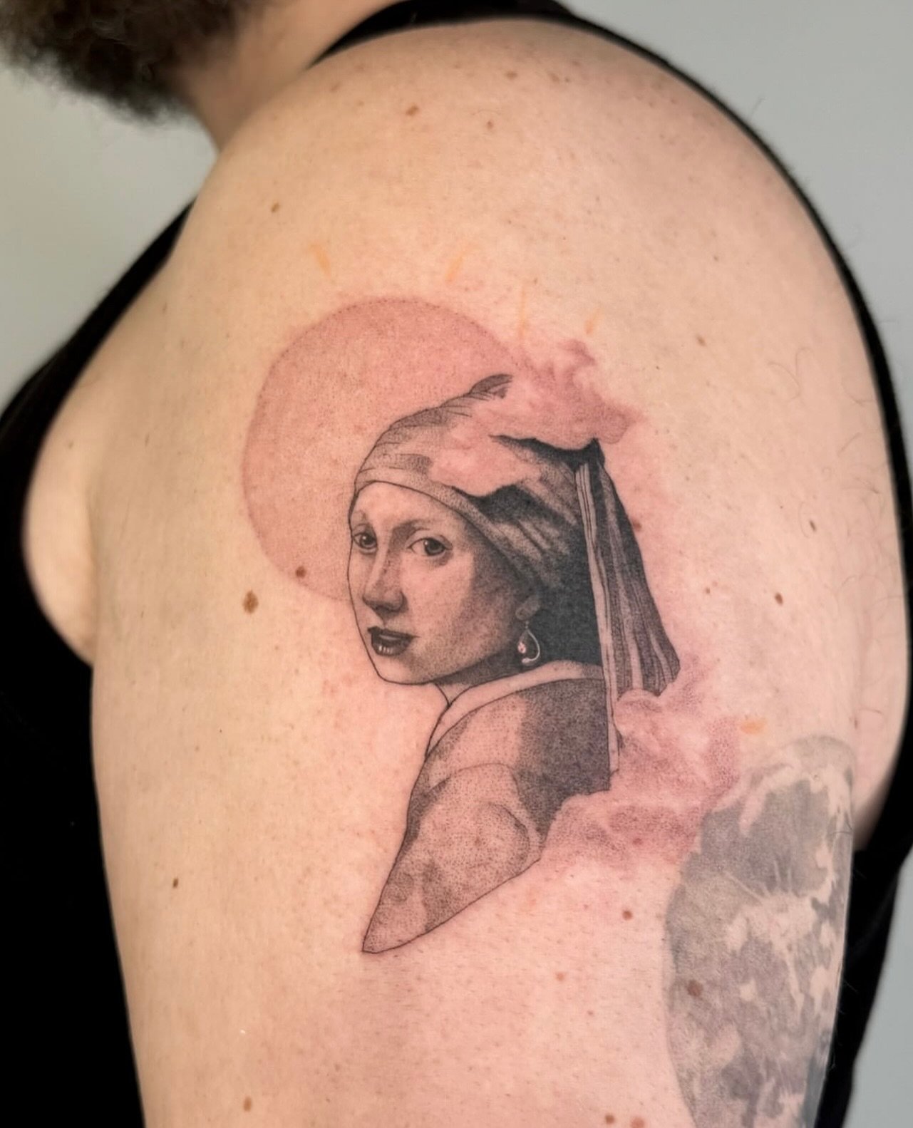 @lhkiosk 🦪 &lsquo;Girl with a Pearl Earring&rsquo; by our resident artist LHK 🤍 He loves tattooing renditions of art pieces like this! 

Send LHK a DM directly @lhkiosk to make an appointment ✉️ 

Or click the link in our bio @auraninetyfour to fil