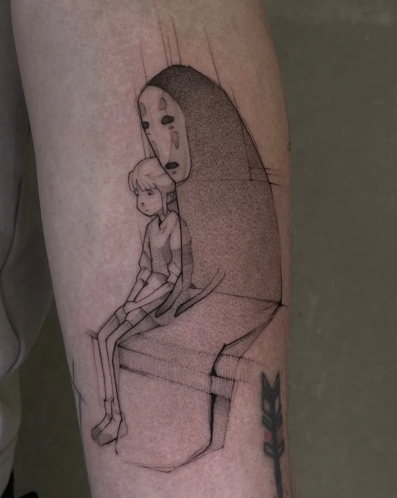 @sergio_canete 👻 No face and Chihiro from Spirited Away 🤍 Tattooed recently by our resident artist Sergio 💫 Swipe to see a close up of those beautiful textures! 🤩

Fill out a booking form via the link in Sergio&rsquo;s bio @sergio_canete to reque