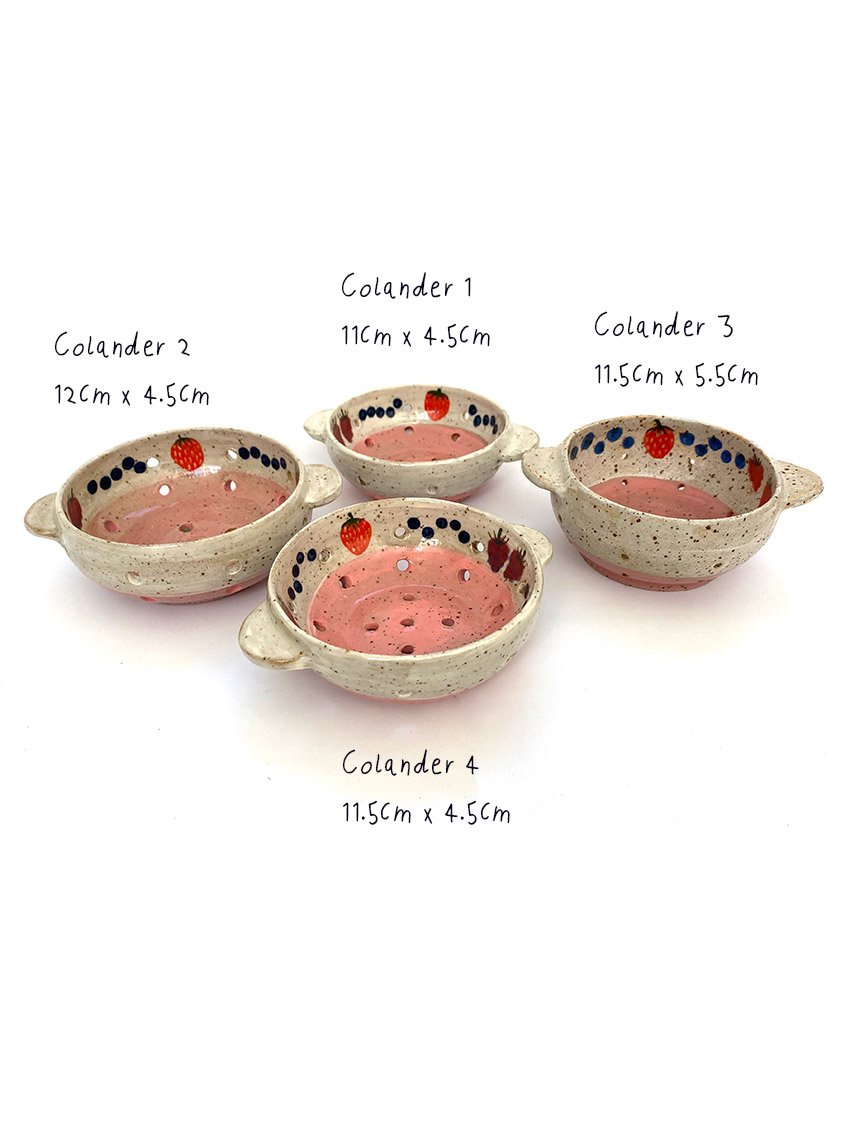 Colanders-with-sizes.jpg