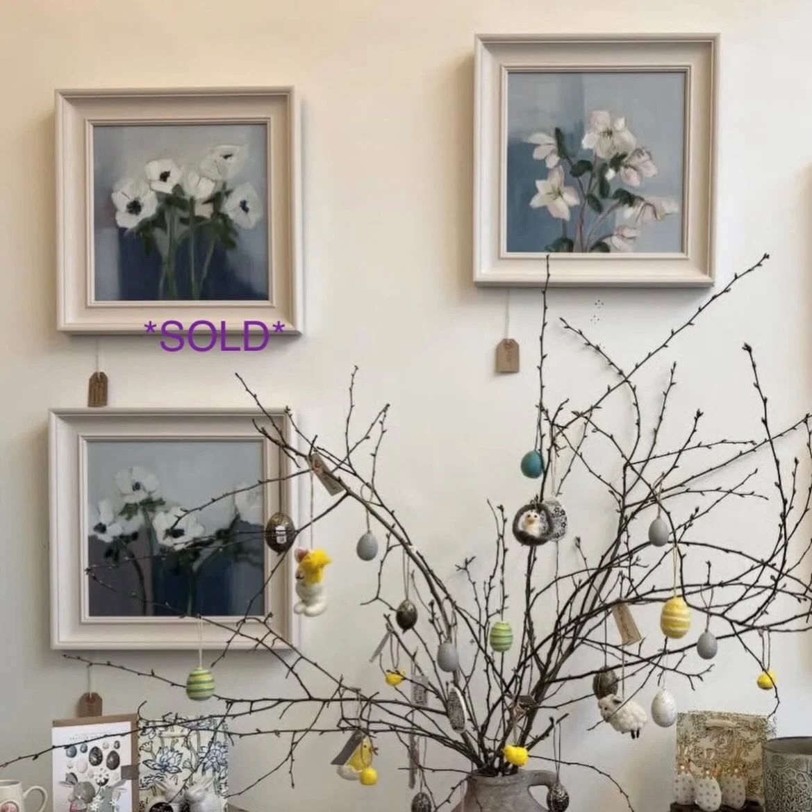 It&rsquo;s a lovely start to the week to receive a message that my painting of White Anemones has been SOLD. 
It is one of a new collection of flower pieces I have recently painted which have been beautifully framed and have just gone on display with
