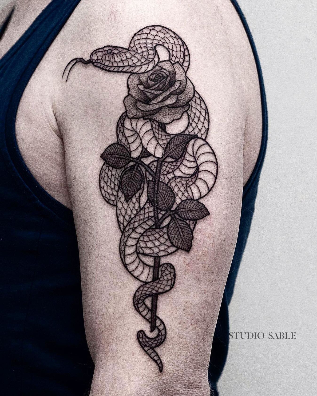 🐍 &amp; 🌹 
Tattoo by @emielvanboekel. Send an email to emielvanboekel@gmail.com to make an appointment. ​​​​​​​​
.
.
.
#flowertattoo #vasetattoo #landscapetattoo #mountaintattoo #blackworktattoo #blackwork #dotworktattoo #dotwork #finelinetattoo #t