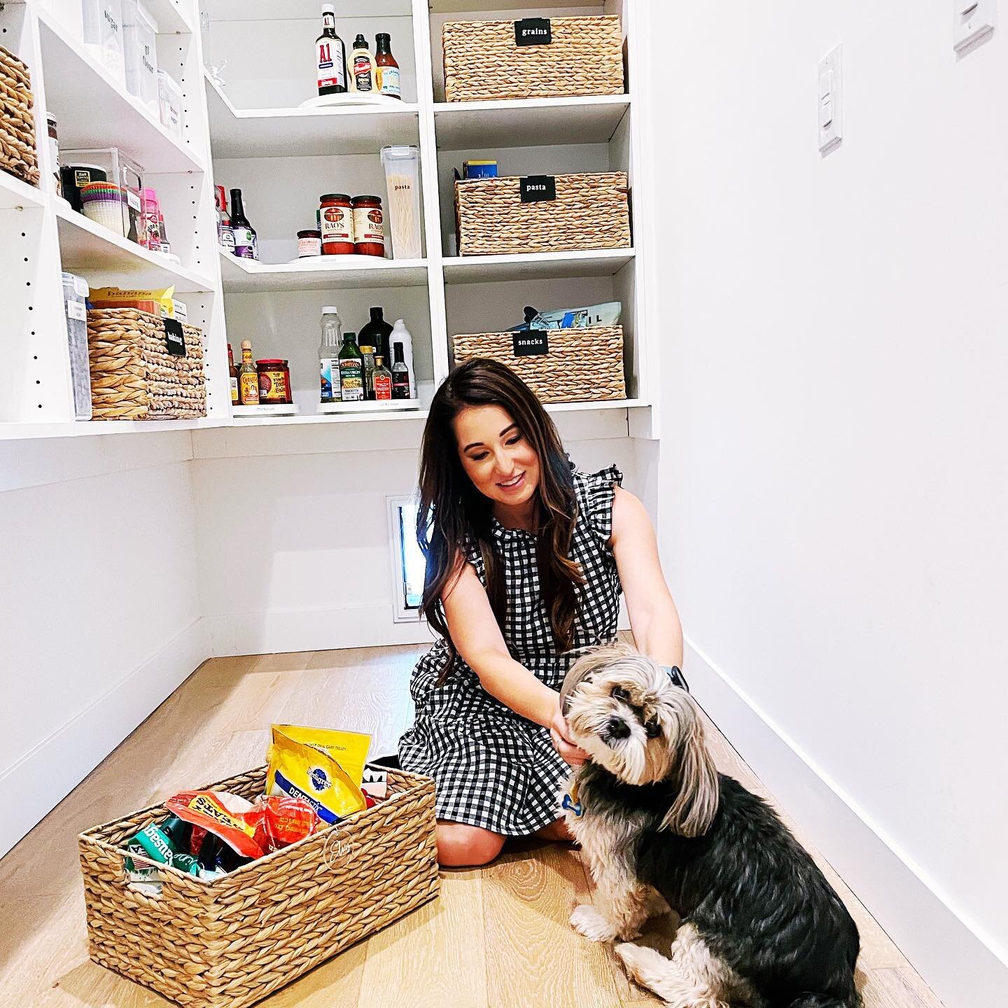Doesn&rsquo;t this look like a 🐶food ad? 😜

Finished up this pantry this week and I&rsquo;m ABBSOLUTELY loving how it turned out! 

When I saw this house had an amazing @classyclosetsus pantry and I was so excited to organize it. The built-in pantr