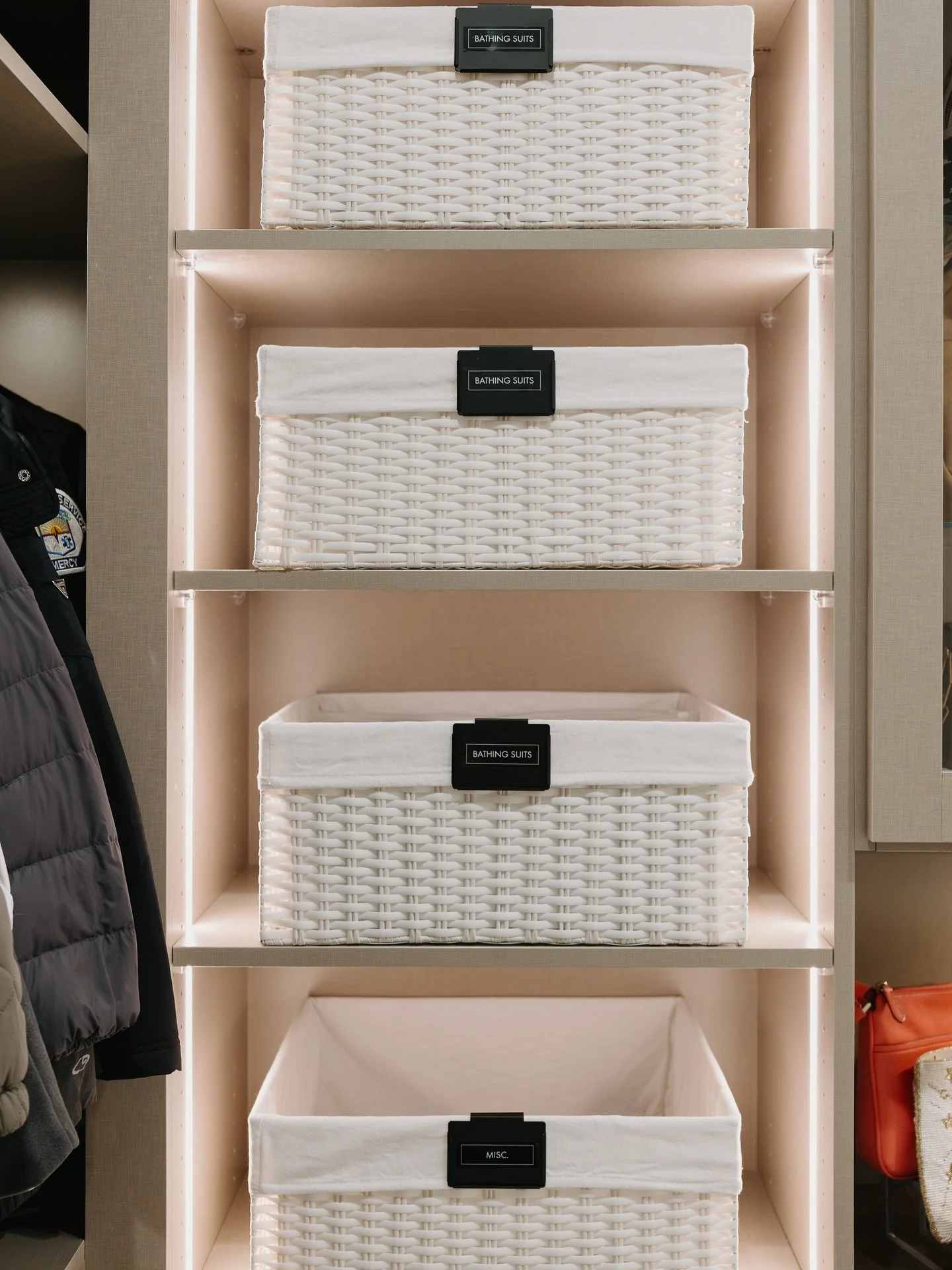 Organization meets style ✨ These woven baskets from @thecontainerstore don&rsquo;t just keep everything in its place &mdash; their clean, neutral design makes any closet look Abbsolutely stunning! And with custom labels, finding what you need is effo
