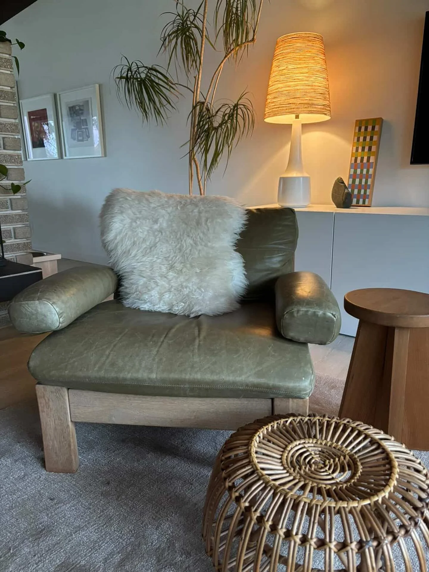 Wow! This Rolf Benz modular chair found the PERFECT new home! 
Thanks for visiting and for finding your dream chair @kickbush 🛋️