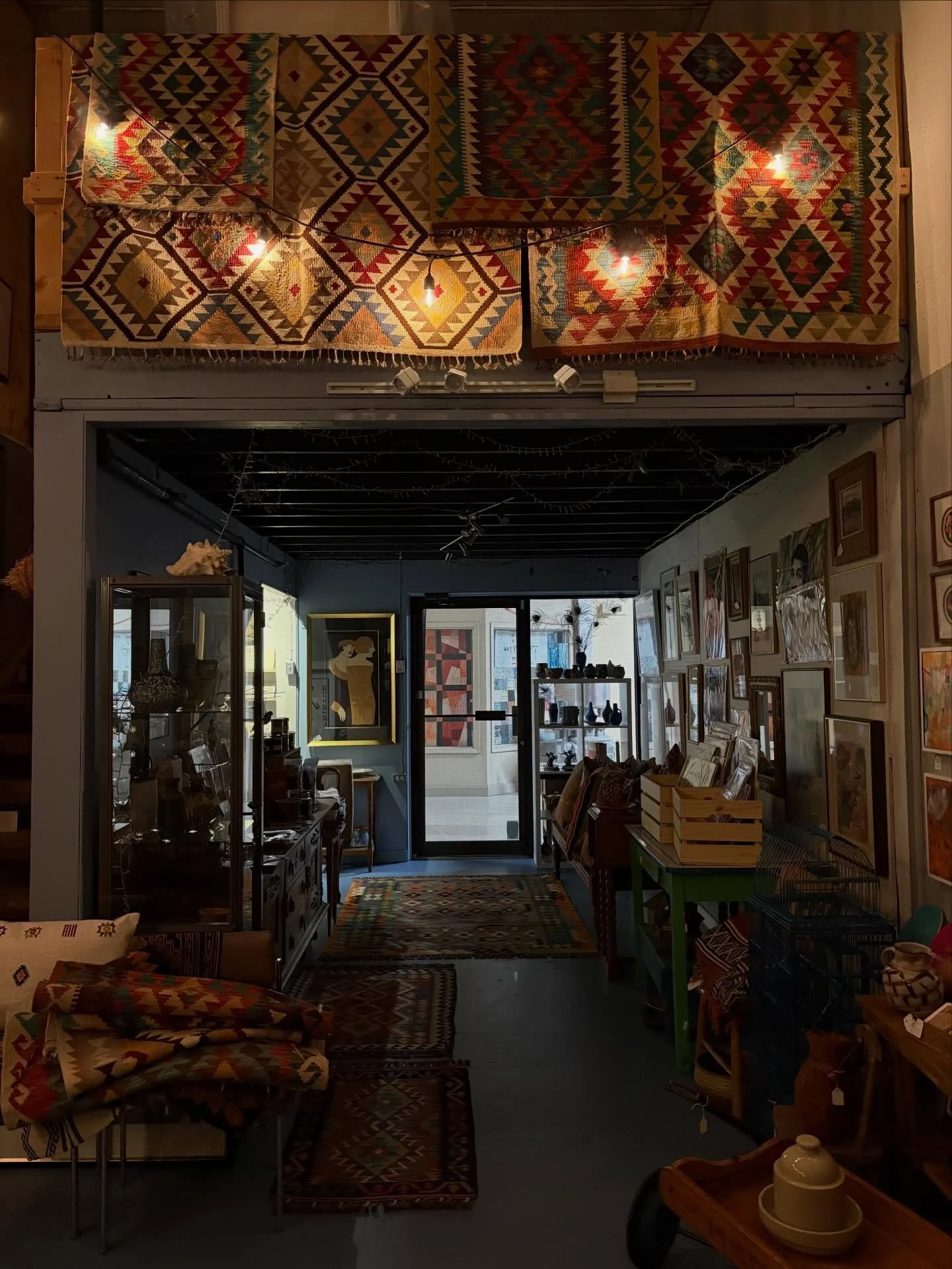 Open Tuesday-Saturday and we have plenty of new goods in the shop. See you soon!
#shoplocalokanagan #pentictonvintageandmore
#colourfultextiles