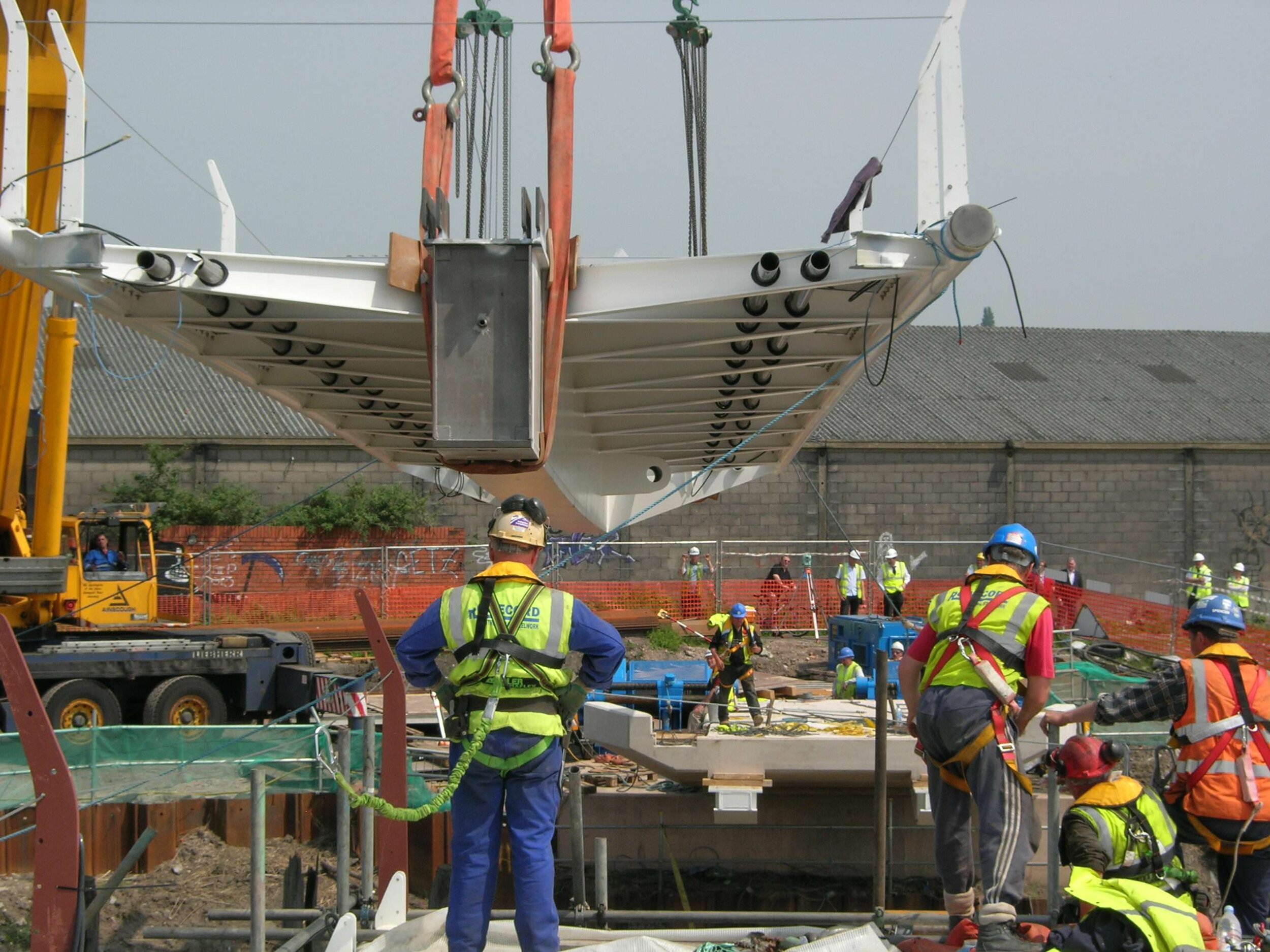 Newport City Footbridge construction (43).jpg