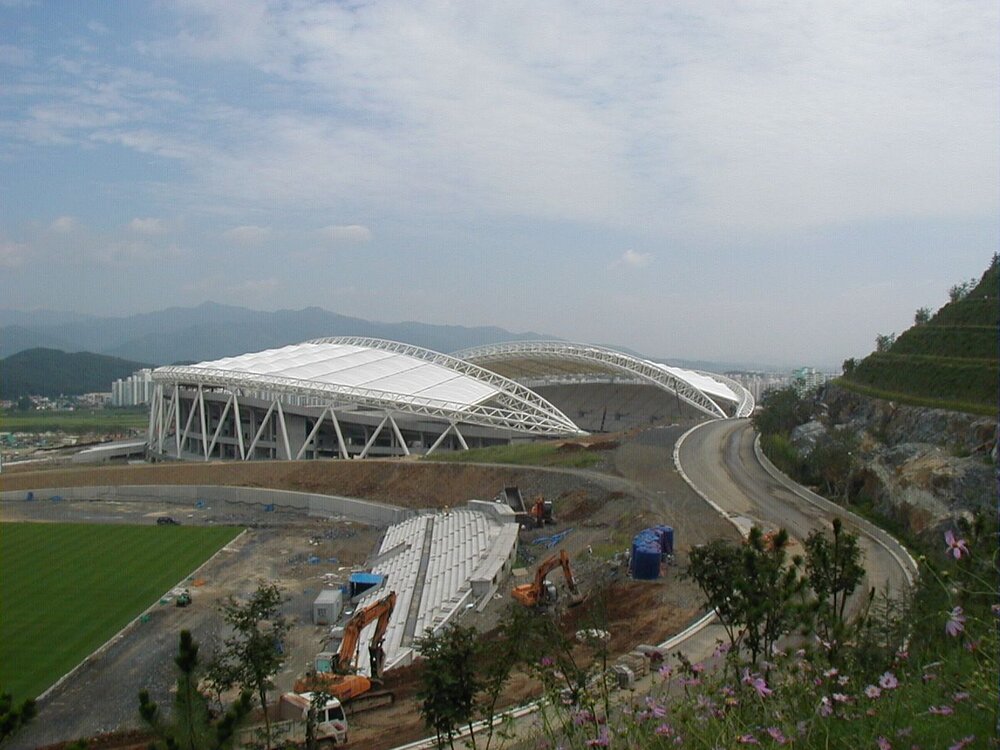 Daegu Stadium construction (18).jpg