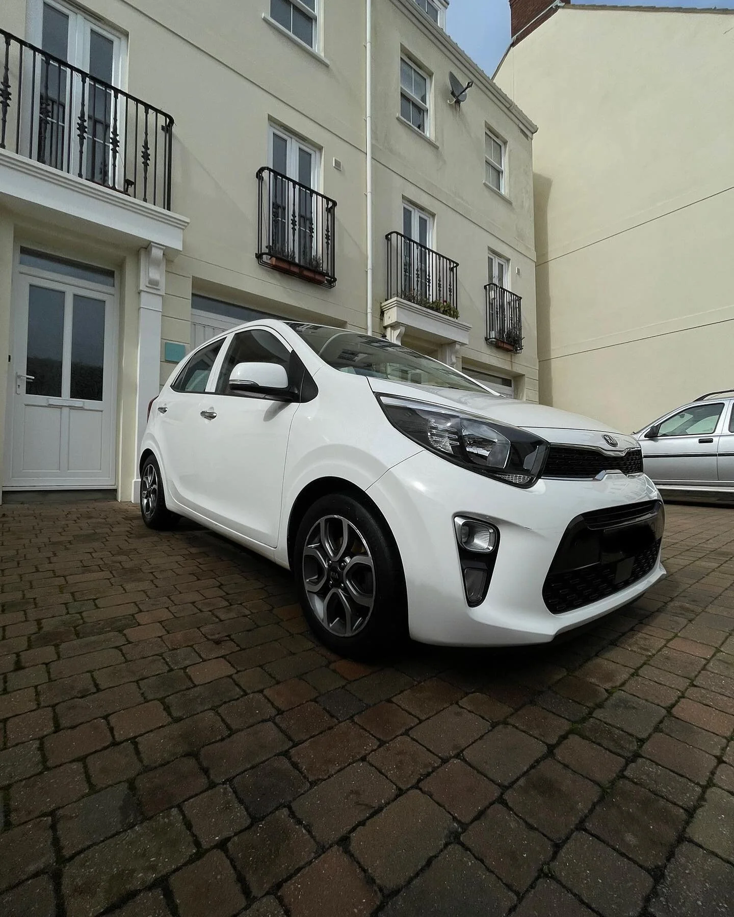 We are a quality mobile valeting service in Guernsey 

book an appointment via rob@rlvaleting.co.uk or book online at www.rlvaleting.co.uk/booking

🚗🚙 More posts incoming 🚙🚗

#RLValeting #ValetingGuernsey #SmallBusiness #LocalBusiness #CarCleanin