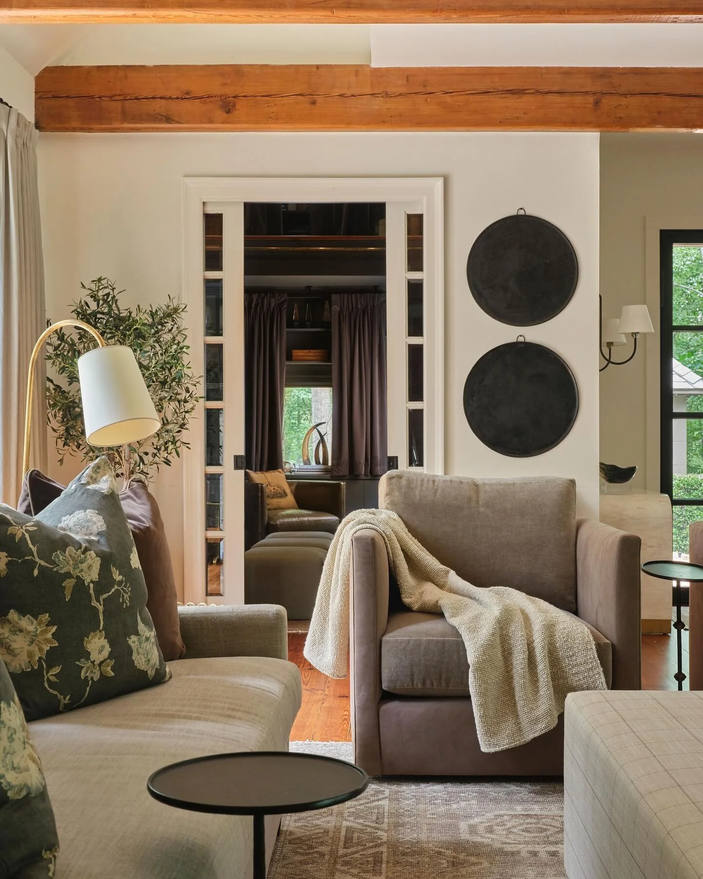 Ready for family and friends ✨
.
.
.
#clairethompsondesign #interiordesign #interiorstyling #interiors #livingroom #livingroominspiration #luxeathome