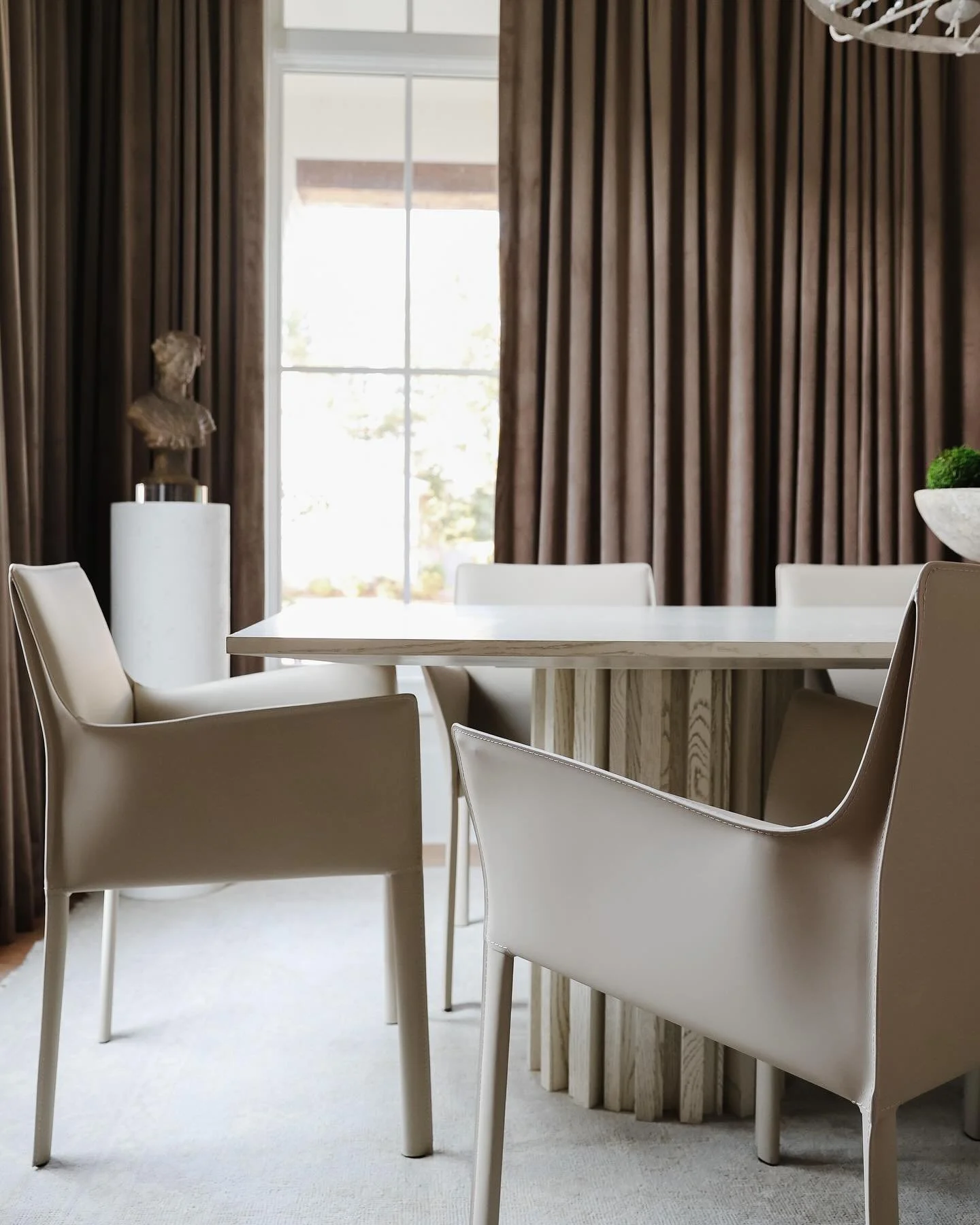 One week until the table is set and every seat filled 🦃
.
.
.
#thanksgiving #thanksgivingdinner #diningroom #diningroominspo #interiordesign #interiordesigner #clairethompsondesign