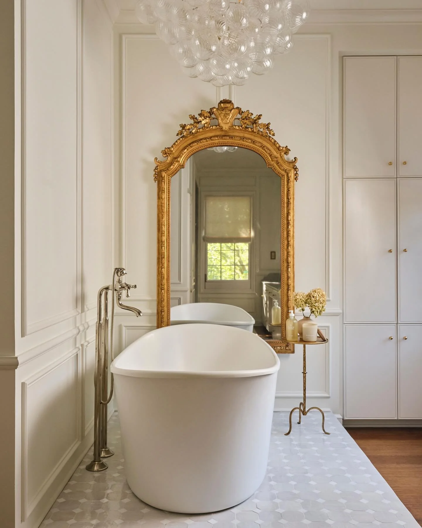 A before &amp; after to cure the post-holiday blues ✨
.
.
.
#clairethompsondesign #beforeandafter #bathroomremodel #bathroomrenovation #interiordesign #interiordesigner #southernhome #luxeathome